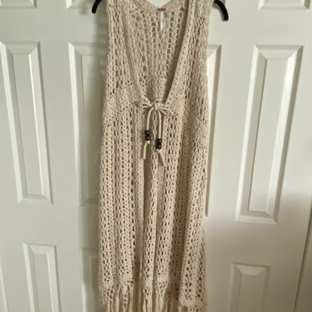 NWT GORGEOUS and UNIQUE FREE PEOPLE (cape)